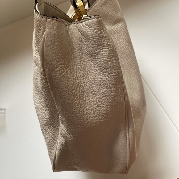 Michael Kors Fulton Large Ivory Leather Shoulder Bag - Picture 4 of 14